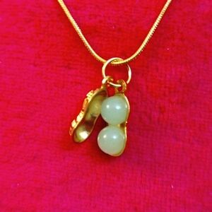 20", Gold plated necklace & pendant w/faux jade peanuts